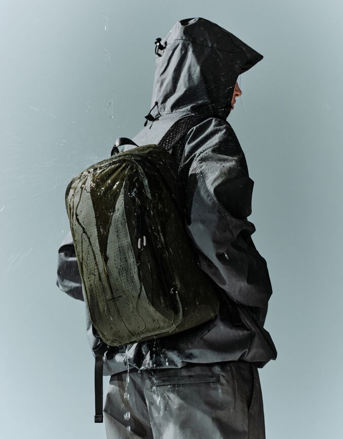 Lightweight DuoSeal Backpack 14 經典黑