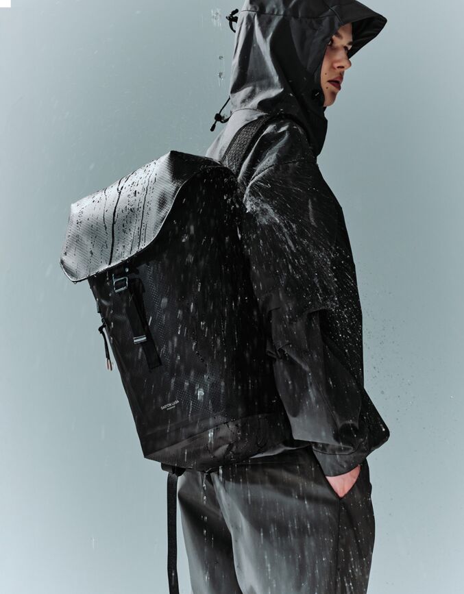 Lightweight DuoSeal Flap Backpack 14 經典黑